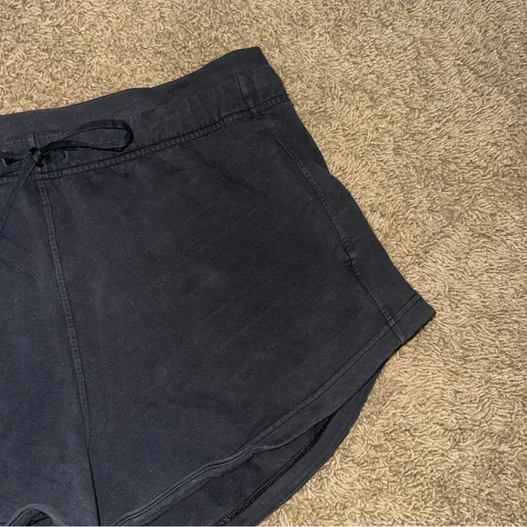 Women’s Lululemon Inner Glow Shorts Size 14 - Picture 3 of 6